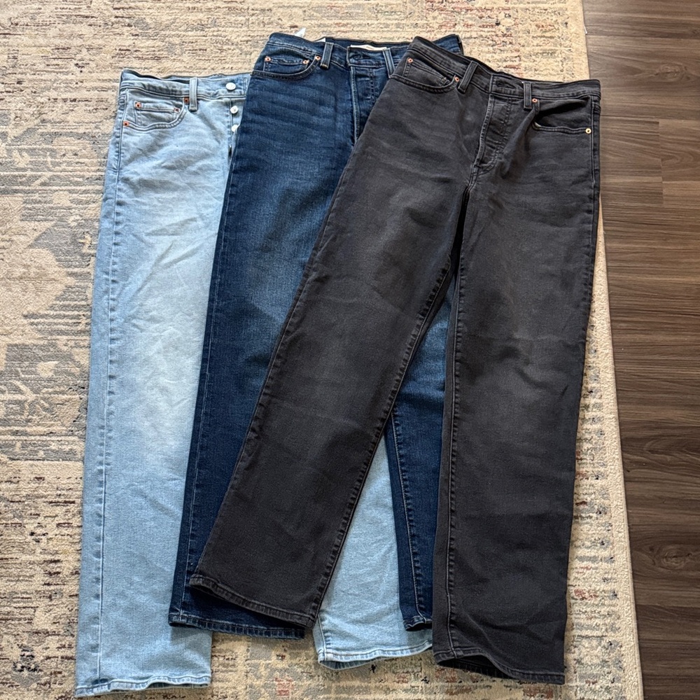 BUNDLE Levi's Women's Straight Leg Jeans - Light Blue, Dark Blue, Black